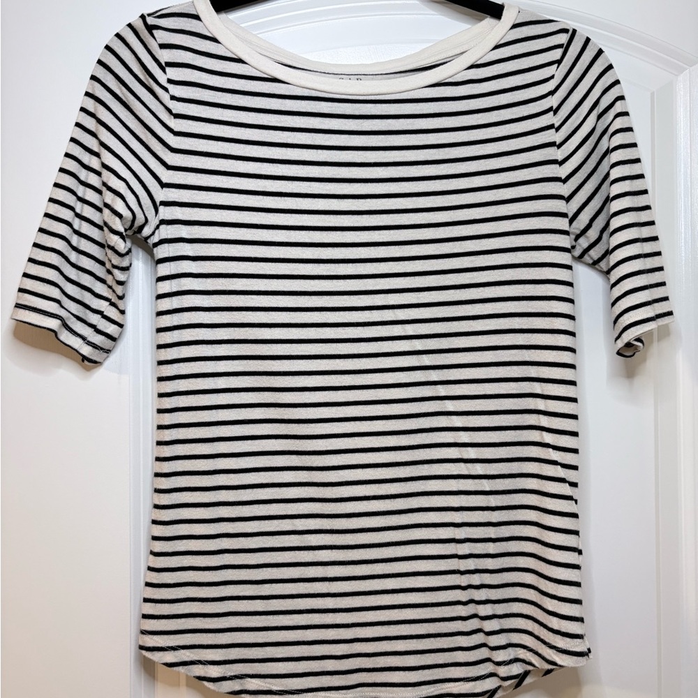 GAP Black and White Striped Short Sleeve Top